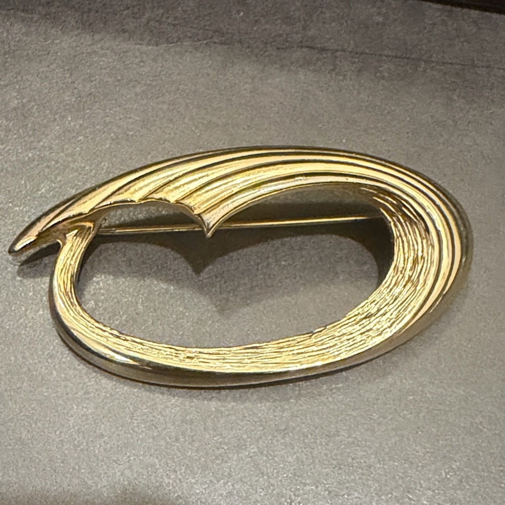 vintage Piscitelli gold-tone brooch pin